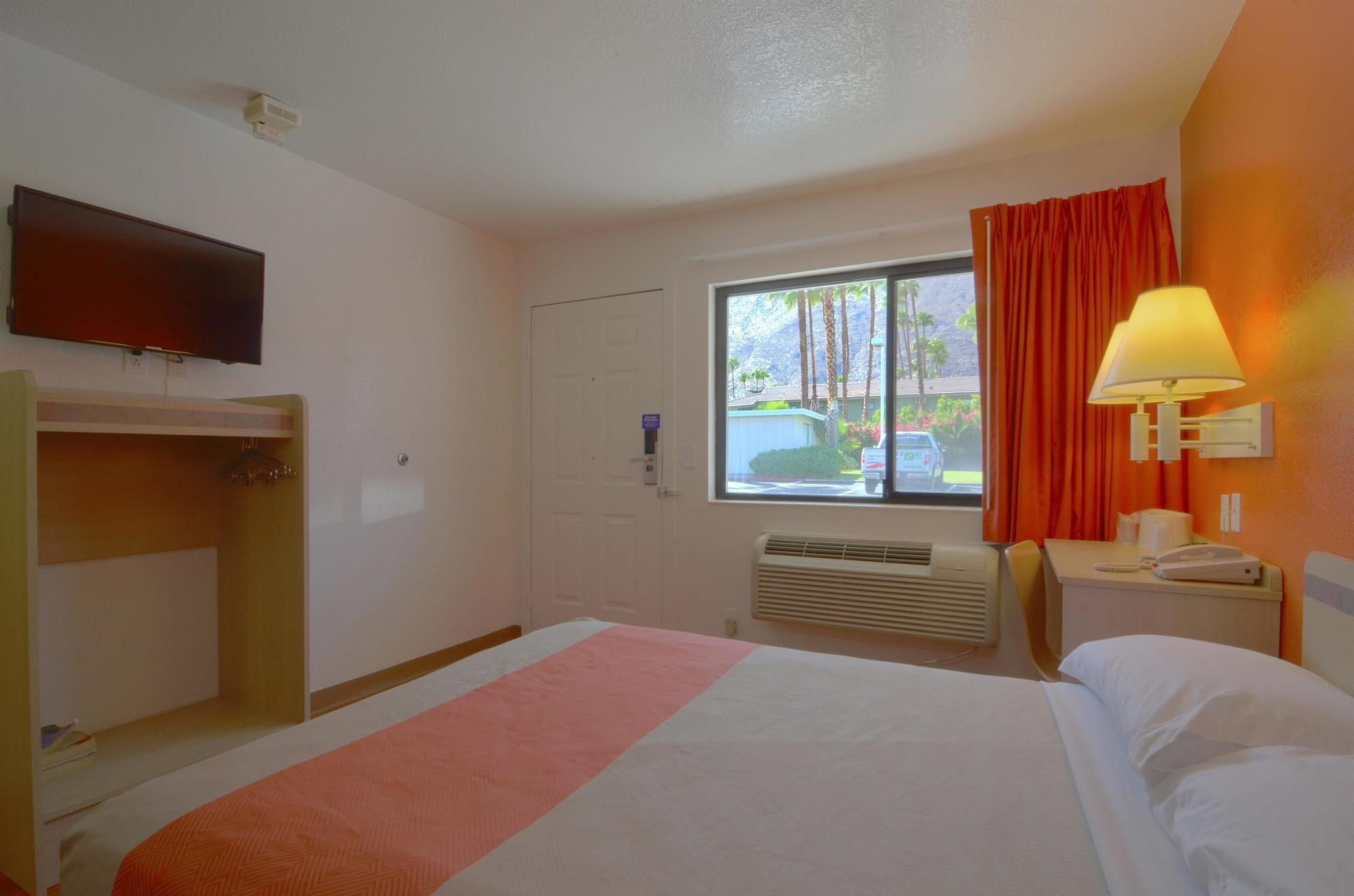 Motel 6-Palm Springs, Ca - East - Palm Canyon Exteriör bild