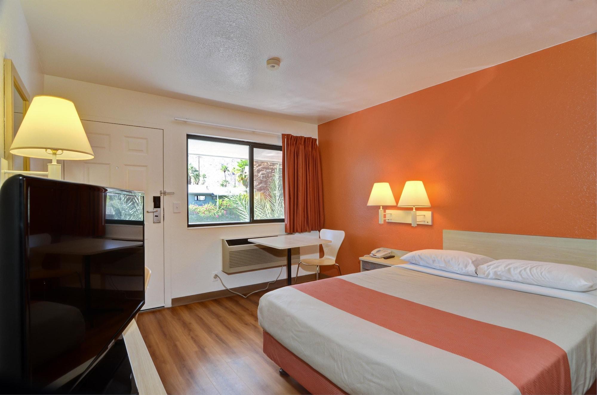 Motel 6-Palm Springs, Ca - East - Palm Canyon Exteriör bild