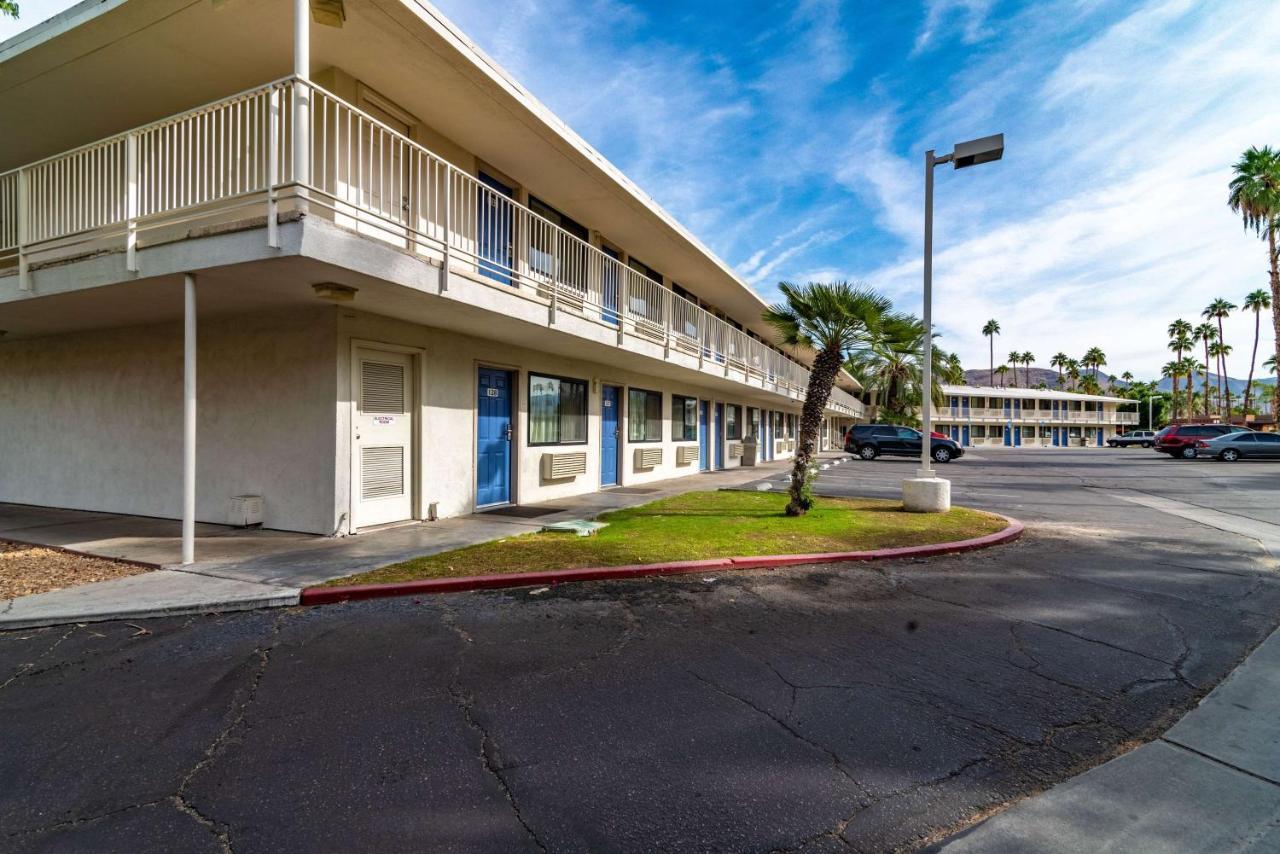 Motel 6-Palm Springs, Ca - East - Palm Canyon Exteriör bild