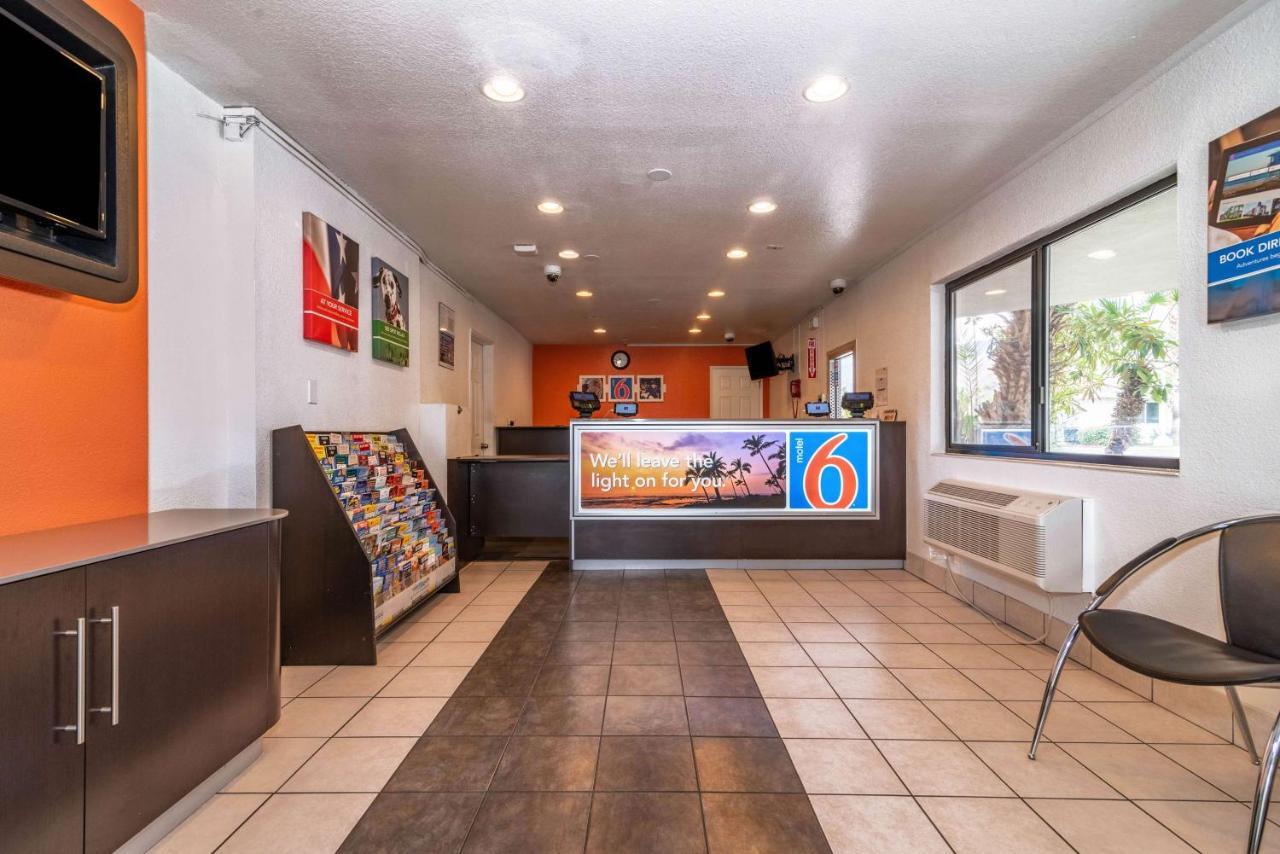 Motel 6-Palm Springs, Ca - East - Palm Canyon Exteriör bild