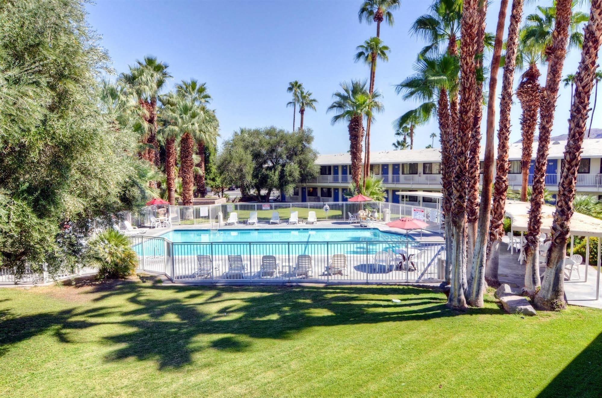Motel 6-Palm Springs, Ca - East - Palm Canyon Exteriör bild