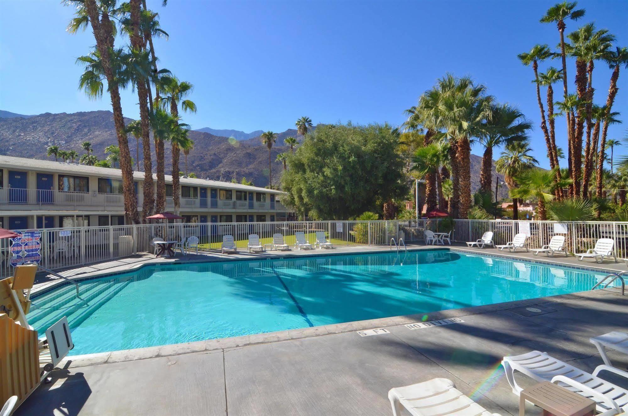 Motel 6-Palm Springs, Ca - East - Palm Canyon Exteriör bild