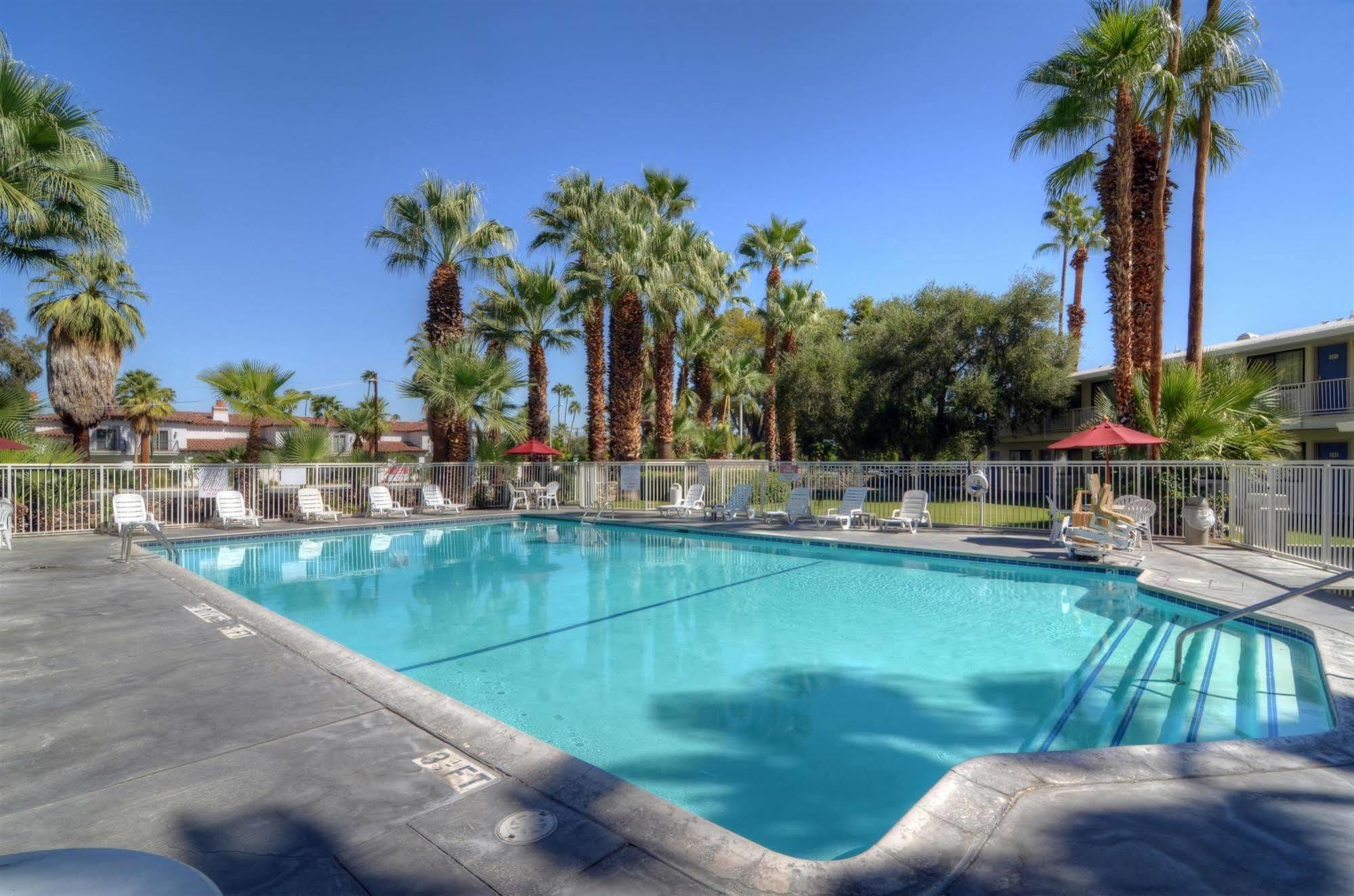 Motel 6-Palm Springs, Ca - East - Palm Canyon Exteriör bild