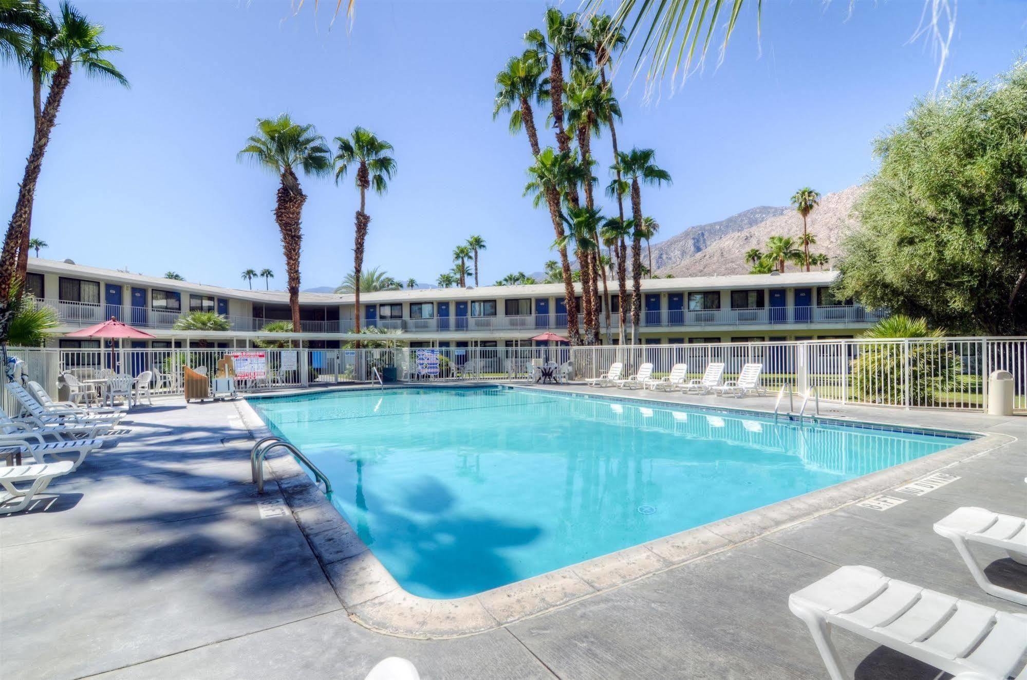 Motel 6-Palm Springs, Ca - East - Palm Canyon Exteriör bild