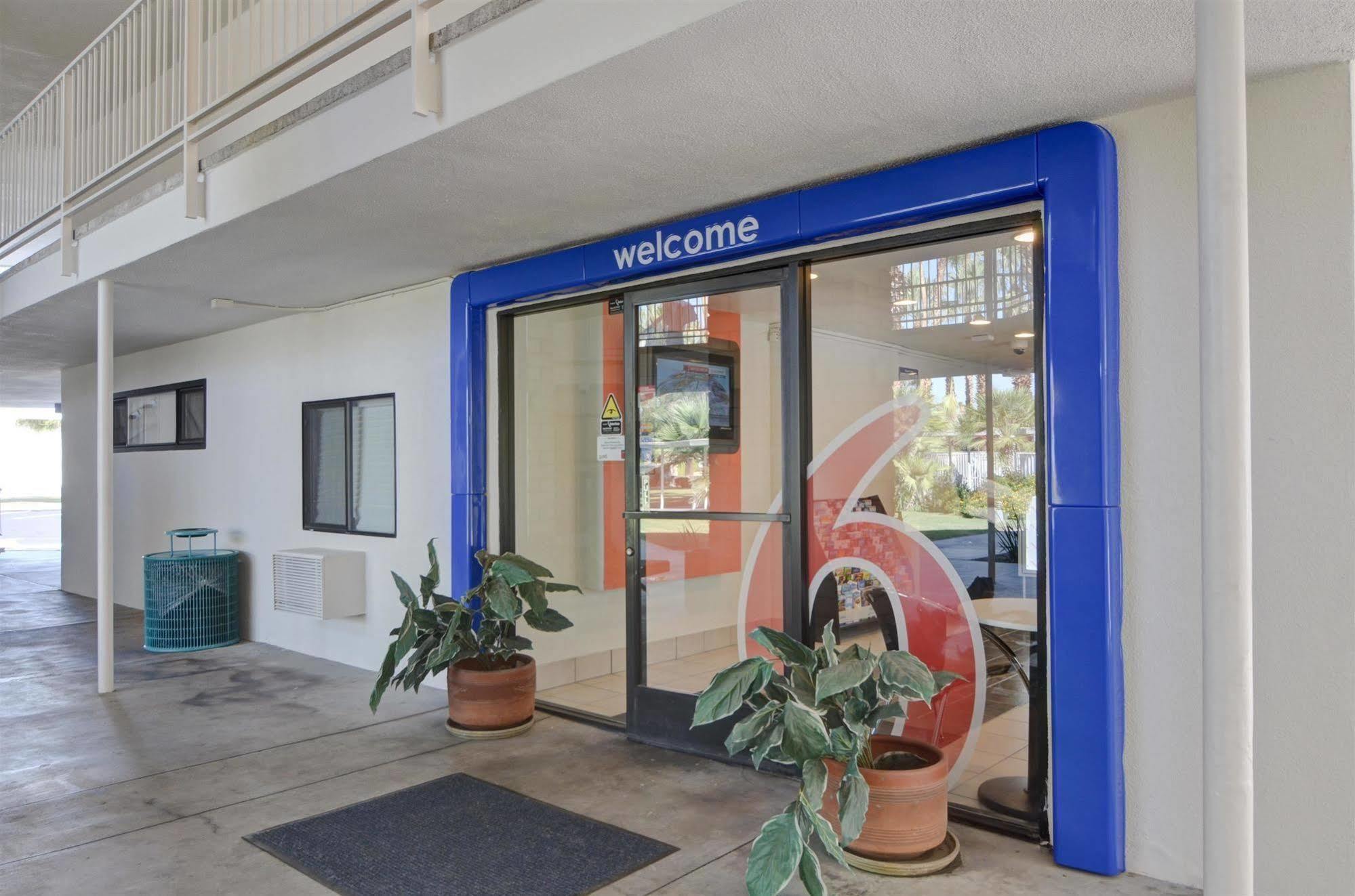 Motel 6-Palm Springs, Ca - East - Palm Canyon Exteriör bild