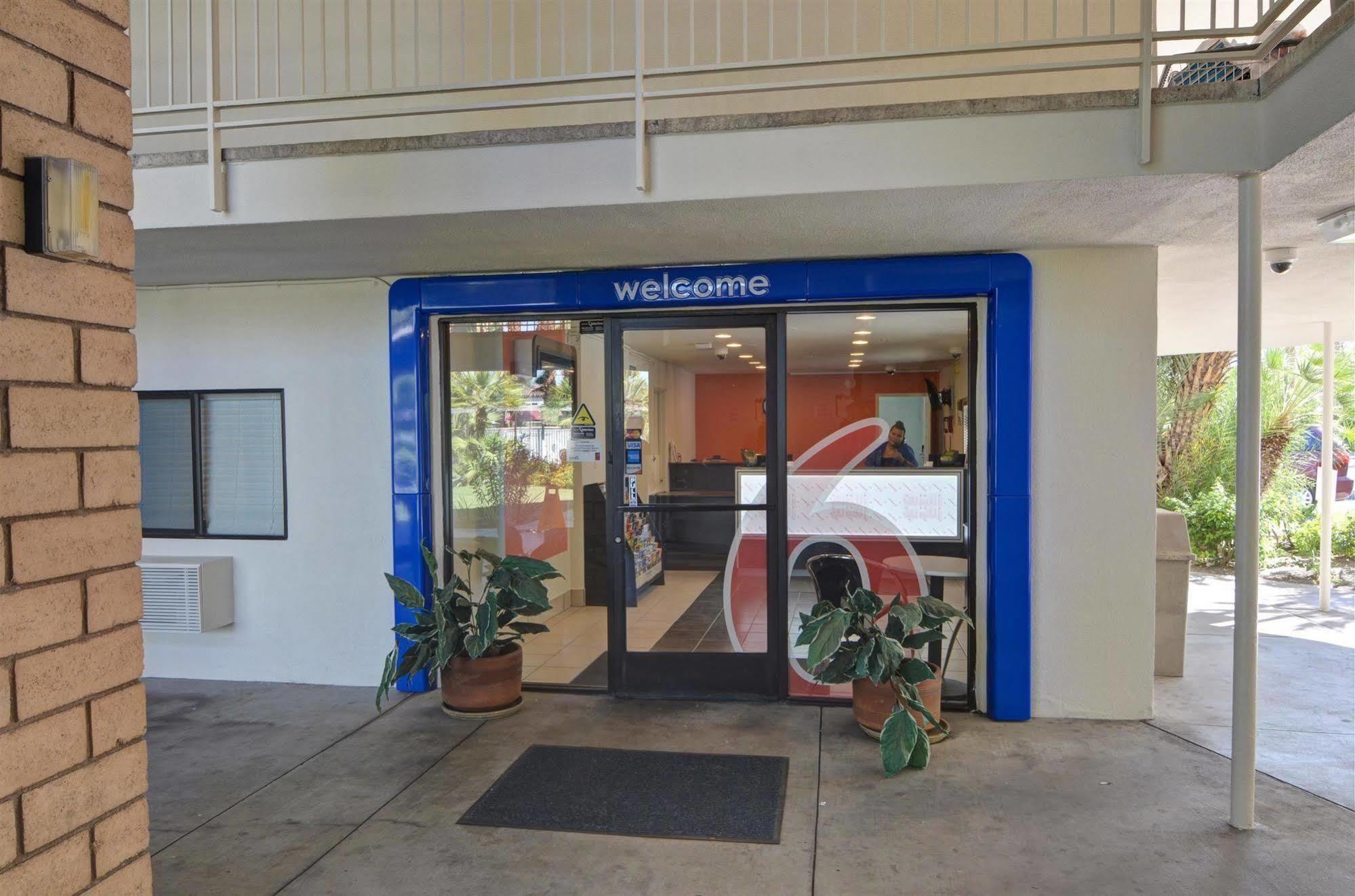 Motel 6-Palm Springs, Ca - East - Palm Canyon Exteriör bild