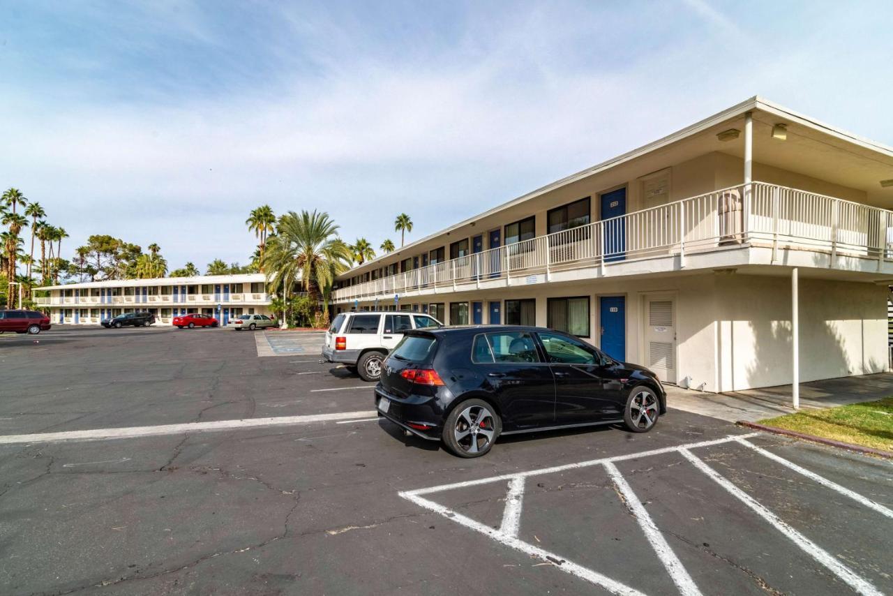 Motel 6-Palm Springs, Ca - East - Palm Canyon Exteriör bild